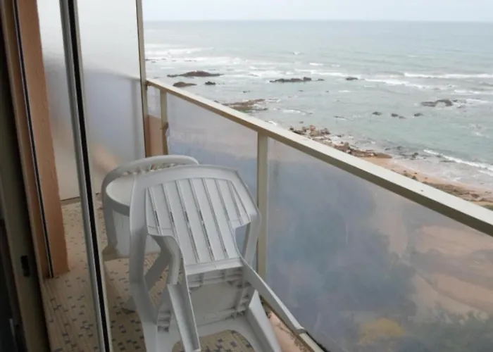 T3 Avec Balcon Et Garage Aux Sables-d'olonne - Fr-1-197-185 *