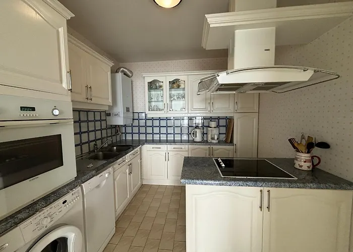 T3 Avec Balcon Et Garage Aux Sables-d'olonne - Fr-1-197-185 Les Sables-dʼOlonne