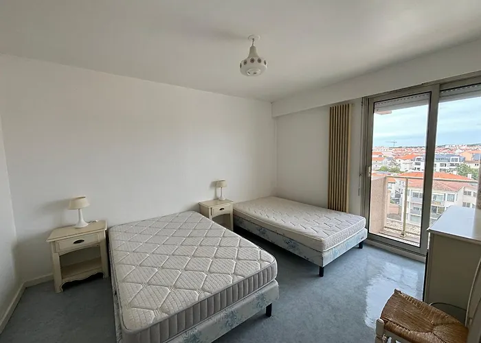 T3 Avec Balcon Et Garage Aux Sables-d'olonne - Fr-1-197-185 *